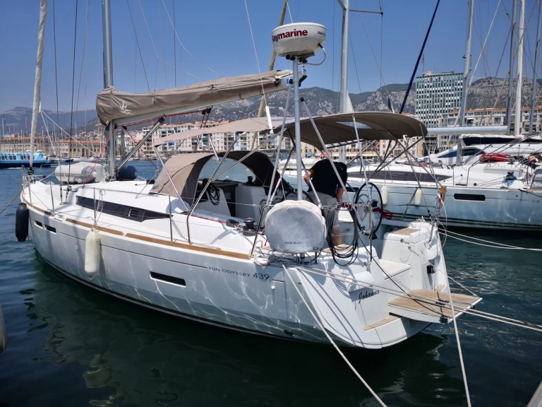 Louez un Jeanneau Sun Odyssey 439 à Toulon