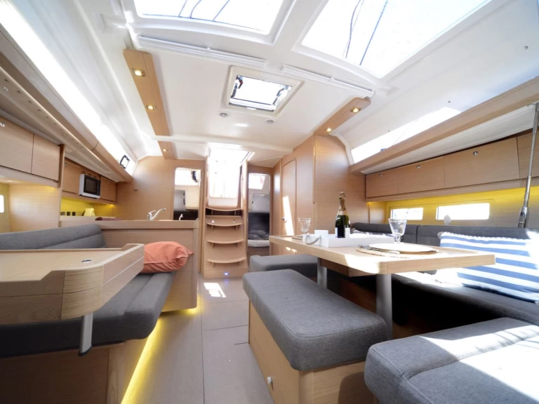 Location bateau Toulon pas cher Dufour 412 Grand Large