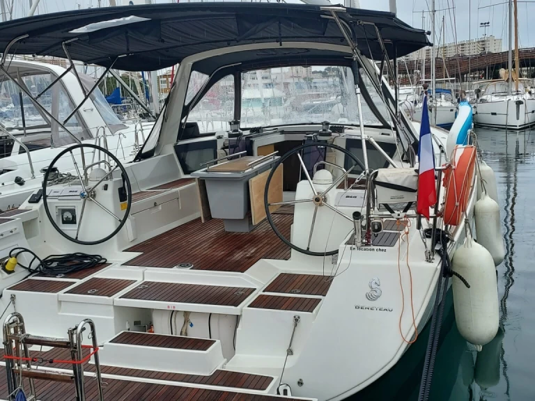 Bénéteau Oceanis 45 a louer à Toulon