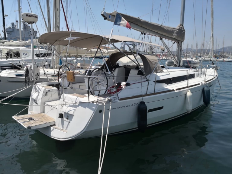 Location bateau Toulon pas cher Sun Odyssey 439