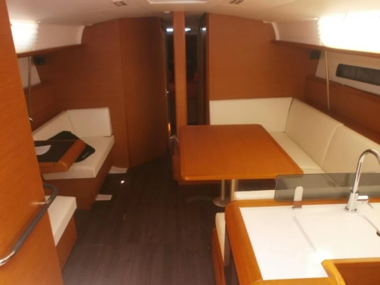 Louer Voilier avec ou sans skipper Jeanneau à Toulon