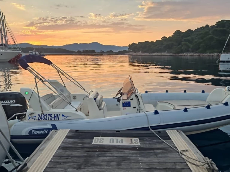 Louer Semi-rigide avec ou sans skipper Marlin Boat à Bol