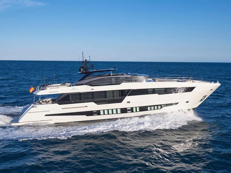 Louez un Astondoa 100 Century à Tivat