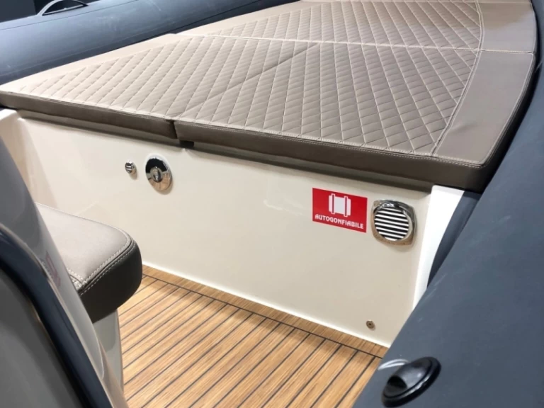 Semi-rigide à louer à Calvi au meilleur prix