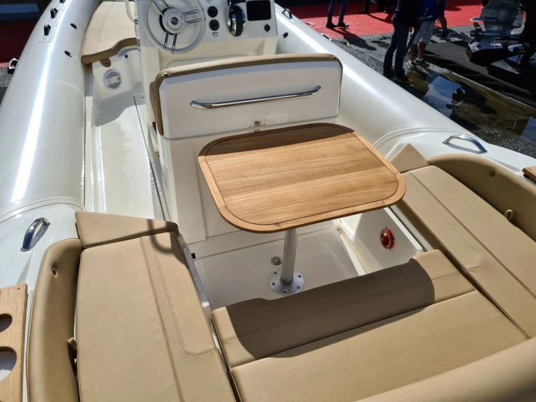 Semi-rigide à louer à Cannes au meilleur prix