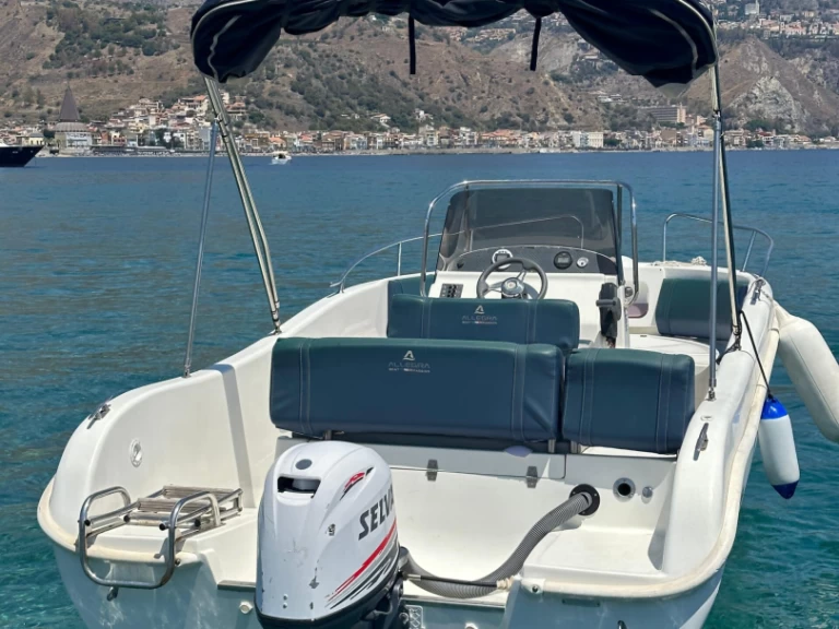 Allegra Boats All 19 Open a louer à Giardini-Naxos