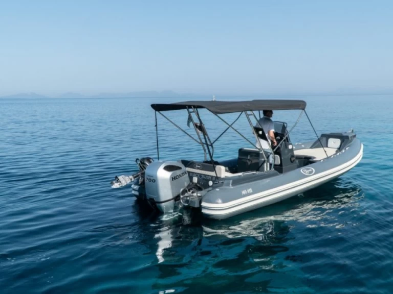 Location Semi-rigide Saver avec permis