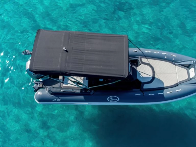 Semi-rigide à louer à Nomós Thesprotías au meilleur prix