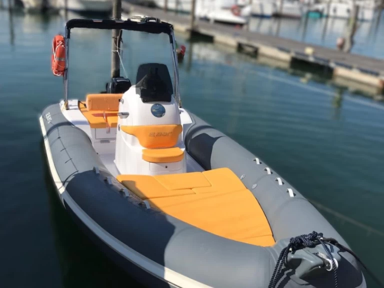 Louer Semi-rigide avec ou sans skipper 2 BAR à Palerme