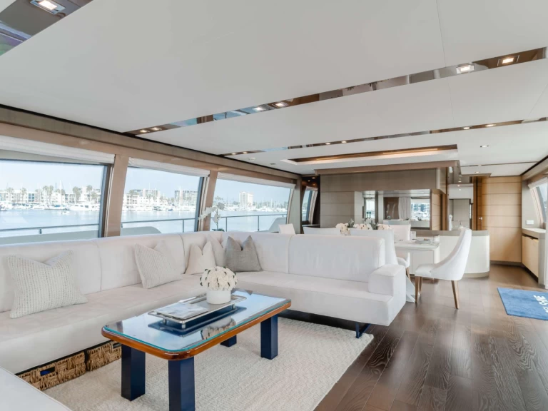 Location bateau Ferretti SOL SHINE  à Newport sur Samboat