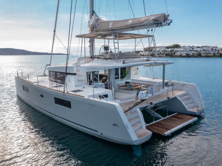 Location bateau Lagoon Lagoon 52 F à Lávrio sur Samboat