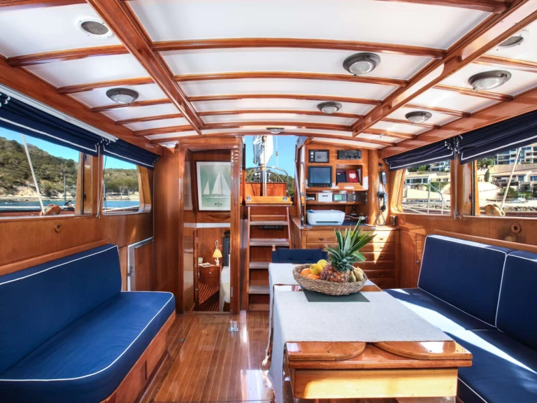 Louez un Abeking & Rasmussen GAEL I à Naples