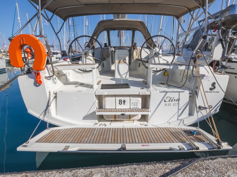 Bénéteau Oceanis 38.1 a louer à Lefkáda
