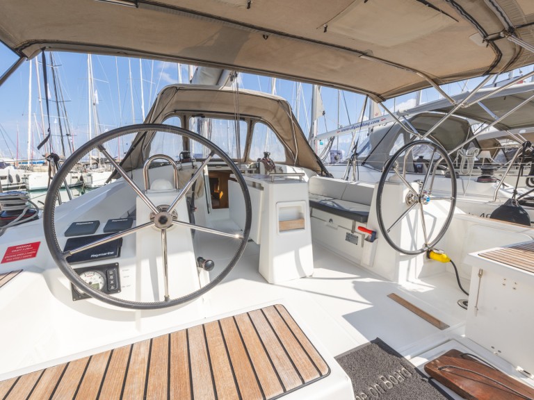Louez un Bénéteau Oceanis 38.1 à Lefkáda