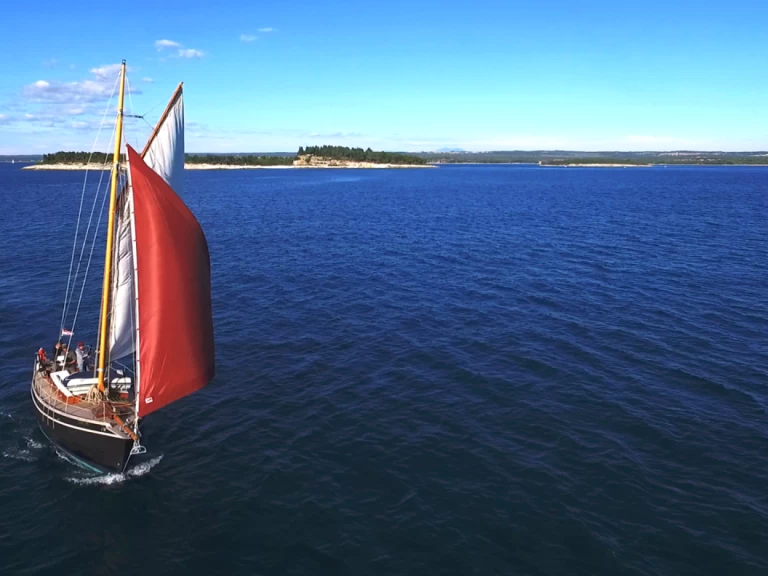 Louez un Unknown Pilot Cutter à Pula