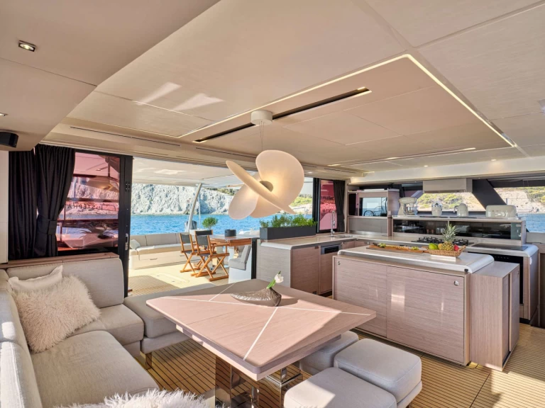 Location Yacht Fountaine Pajot avec permis