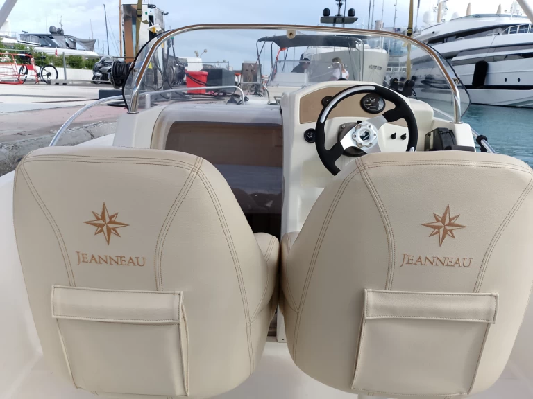 Location à Antibes - Jeanneau Cap Camarat 555 sur SamBoat