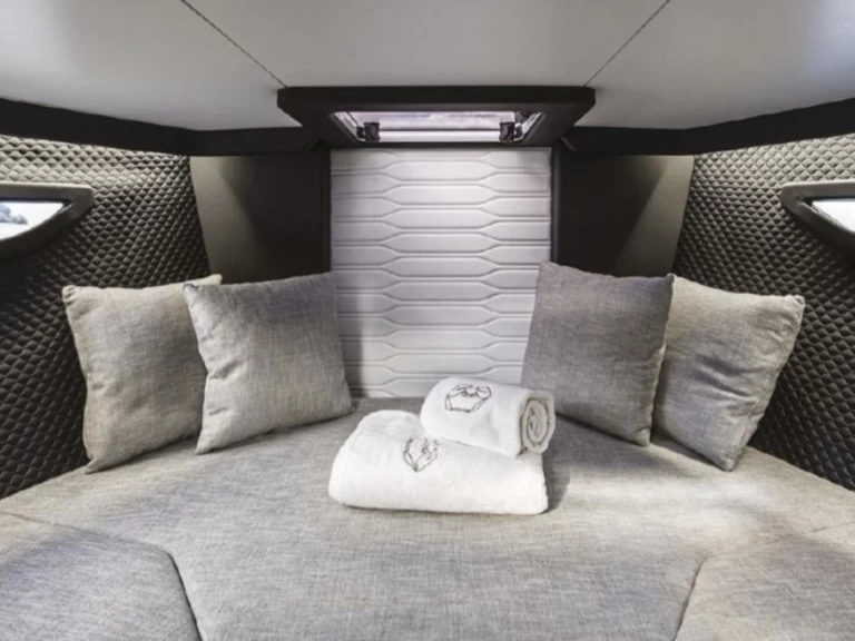 Location Yacht à Nice - Cranchi Cranchi E26