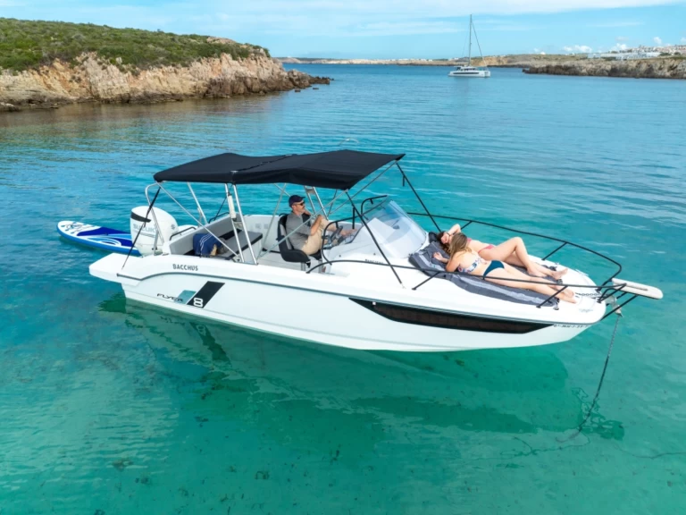 Louer Bateau à moteur avec ou sans skipper Bénéteau à Port Mahon