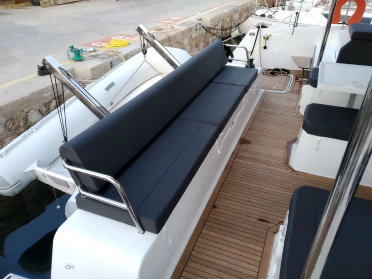 Louez un Fountaine Pajot Astrea 42 à Kallithéa