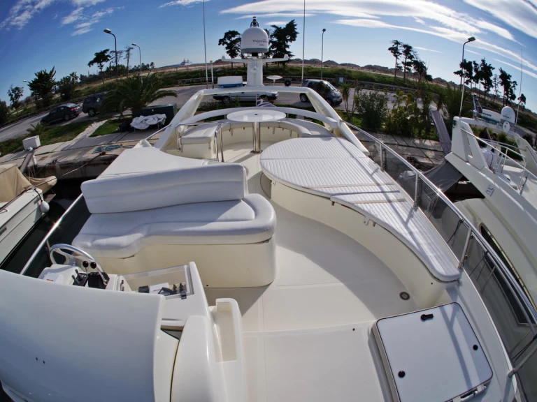 Louer Bateau à moteur avec ou sans skipper Ferretti à Glyfáda