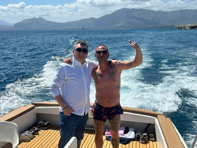 Bateau à moteur à louer à Palerme au meilleur prix