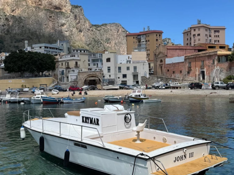 Louez un Chris Craft Catalina à Palerme