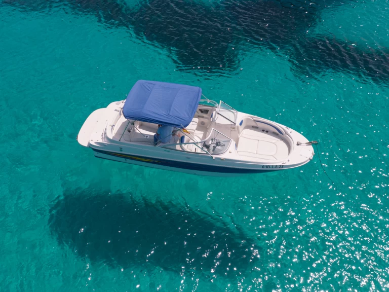 Bateau à moteur à louer à Sant Antoni de Portmany au meilleur prix