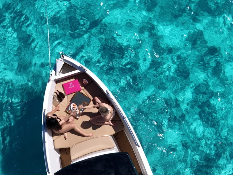 Location Bateau à moteur Cattleya avec permis