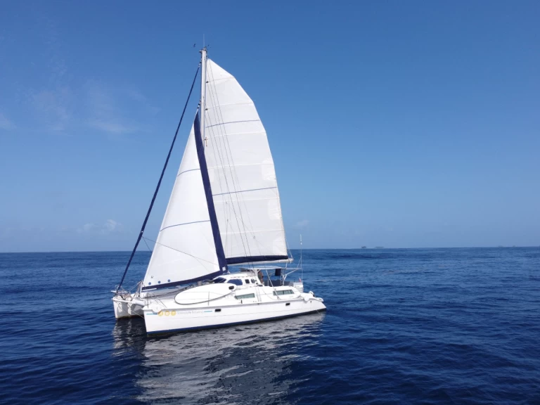 Location à Porroig - Edel Edel Cat 36 sur SamBoat