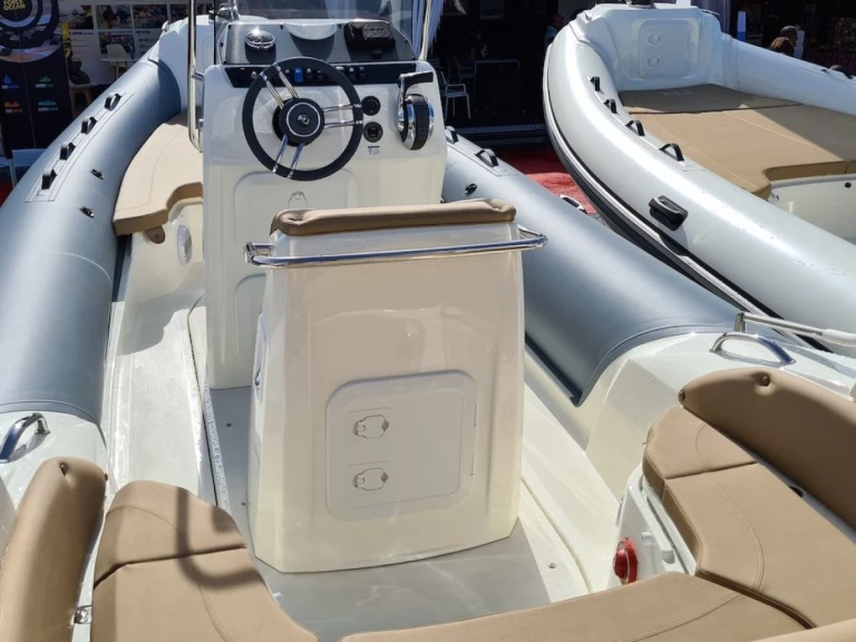 Location à Mandelieu-la-Napoule - Nuova Jolly Prince 22 sur SamBoat