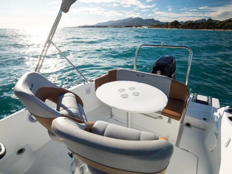 Location à Mandelieu-la-Napoule - Bénéteau Flyer 6 SPACEdeck sur SamBoat