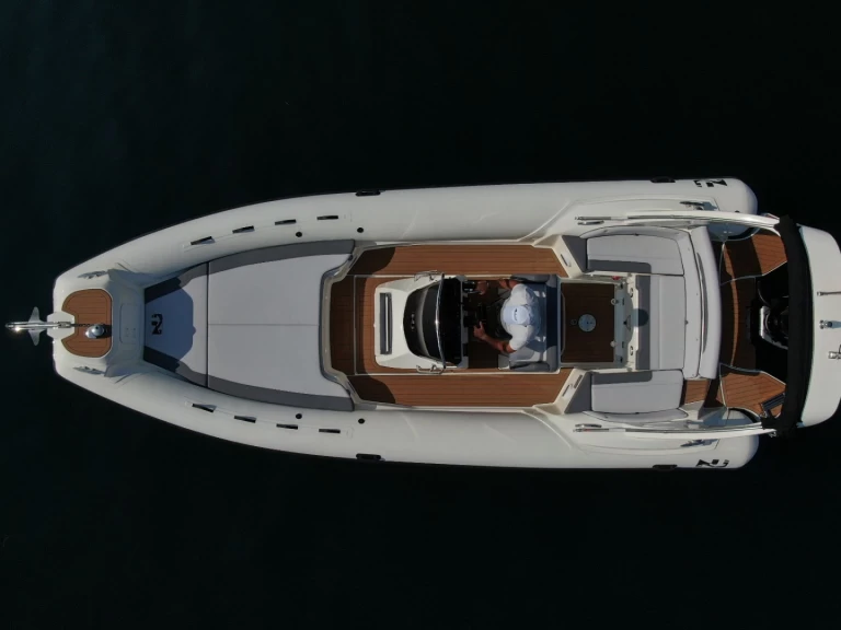 Louer Semi-rigide avec ou sans skipper Nuova Jolly à Mandelieu-la-Napoule