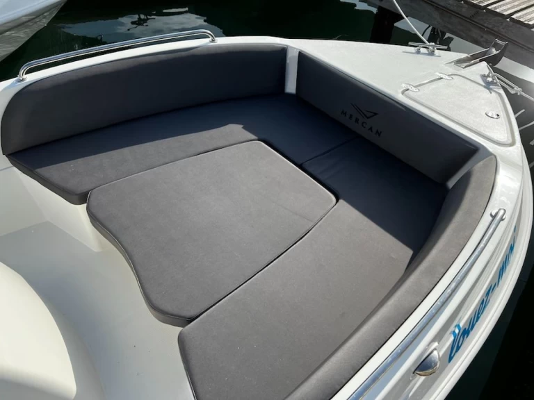 Location Bateau à moteur Mercan avec permis