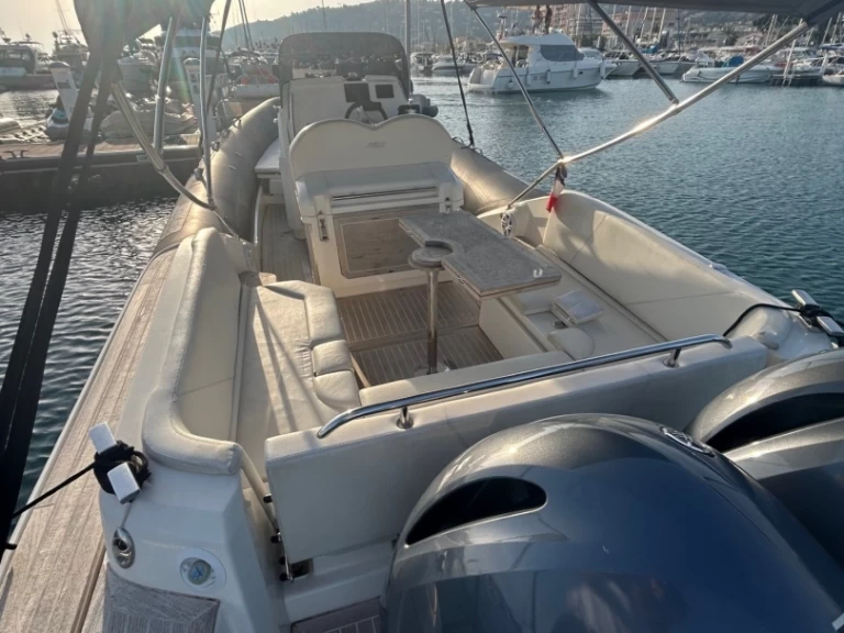 Location Bateau à moteur Joker Boat avec permis