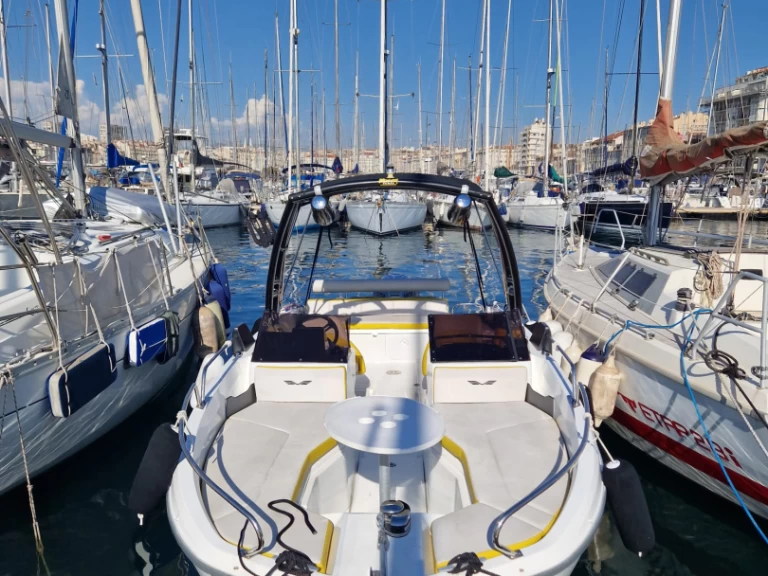 Louer Bateau à moteur avec ou sans skipper Bénéteau à Marseille