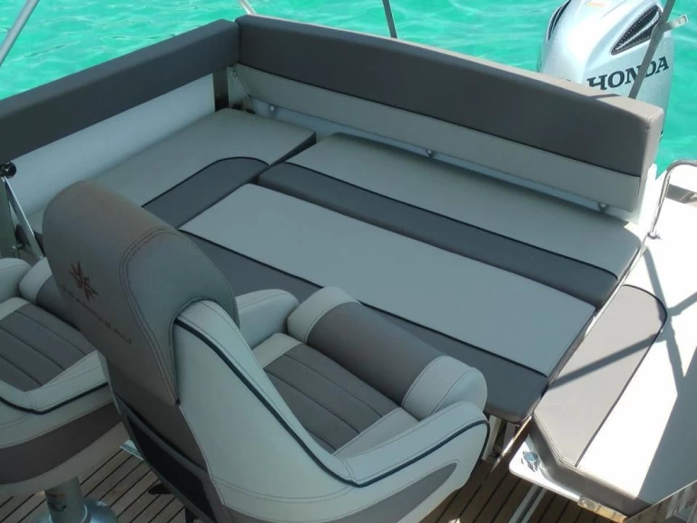 Location Bateau à moteur Jeanneau avec permis