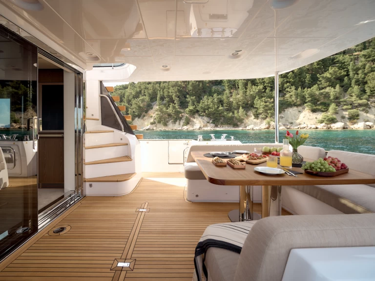 Location bateau Azimut Azimut Magellano 66 à Podstrana sur Samboat