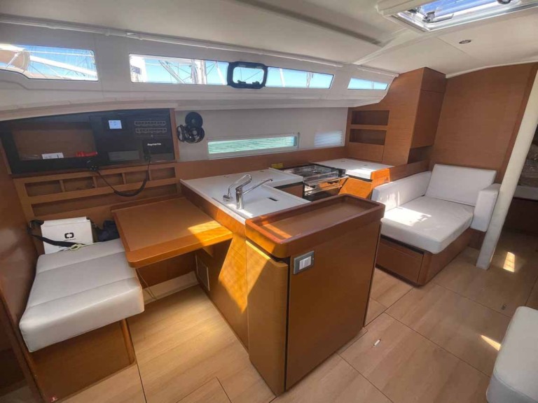 Jeanneau Sun Odyssey 410 a louer à Golfo Aranci