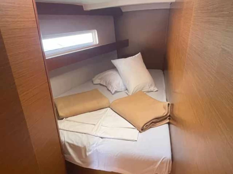 Jeanneau Sun Odyssey 440 a louer à Golfo Aranci