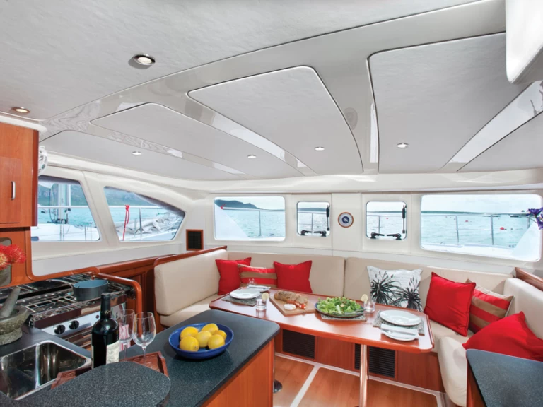 Location Catamaran Leopard Catamarans / Robertson & Caine avec permis