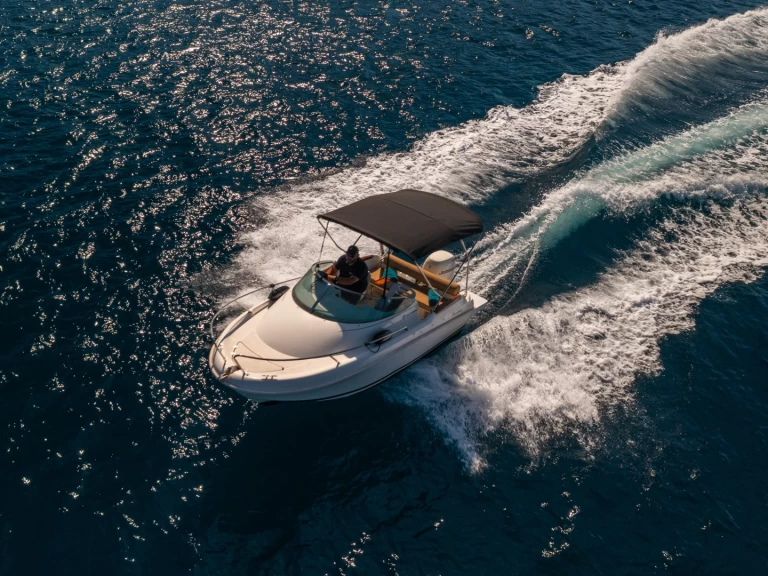 Location Bateau à moteur Jeanneau avec permis