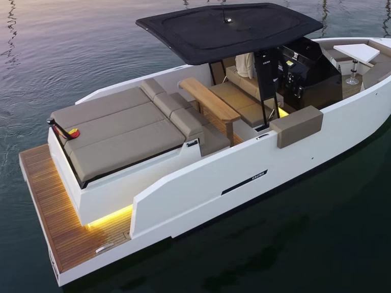 Location Bateau à moteur De Antonio avec permis