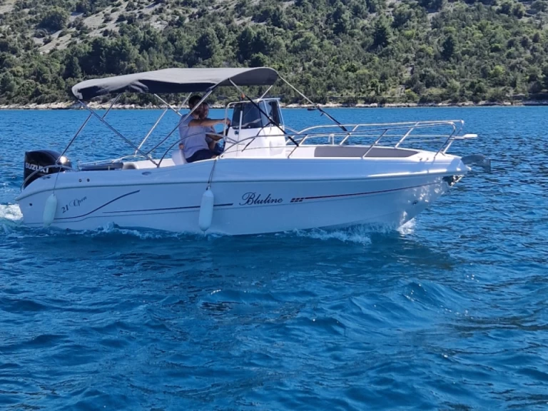 Louer Bateau à moteur avec ou sans skipper Bluline à Trogir