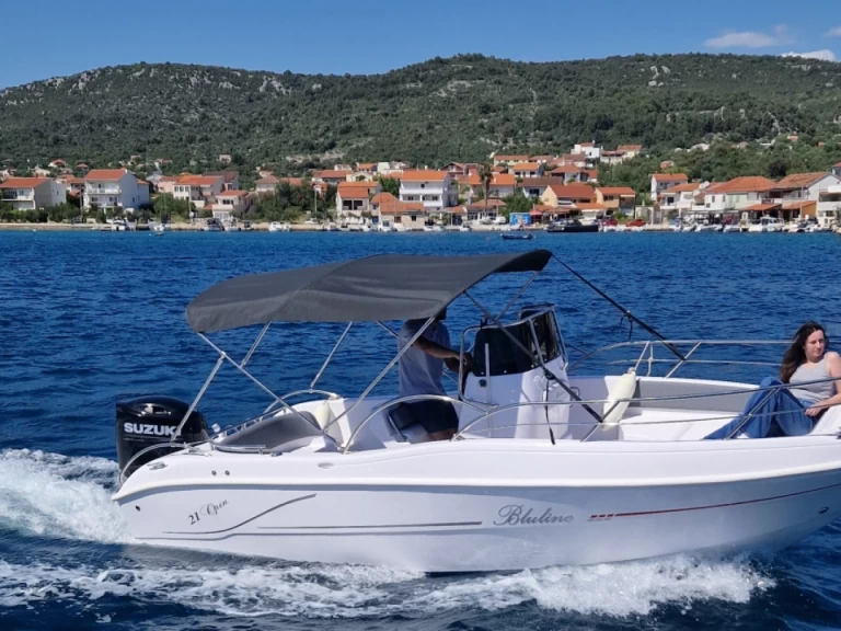 Bateau à moteur à louer à Trogir au meilleur prix