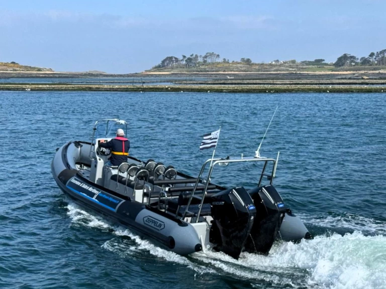 Location Semi-rigide Zeppelin avec permis