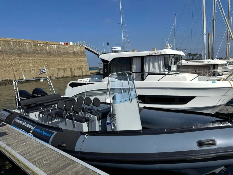 Location à Landéda - Zeppelin Zeppelin XVPRO 850 sur SamBoat