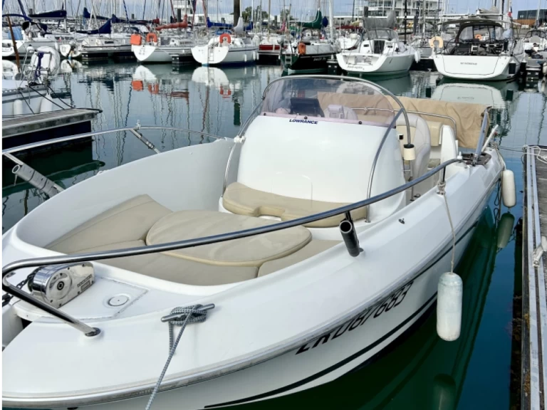 Bateau à moteur à louer à La Rochelle au meilleur prix