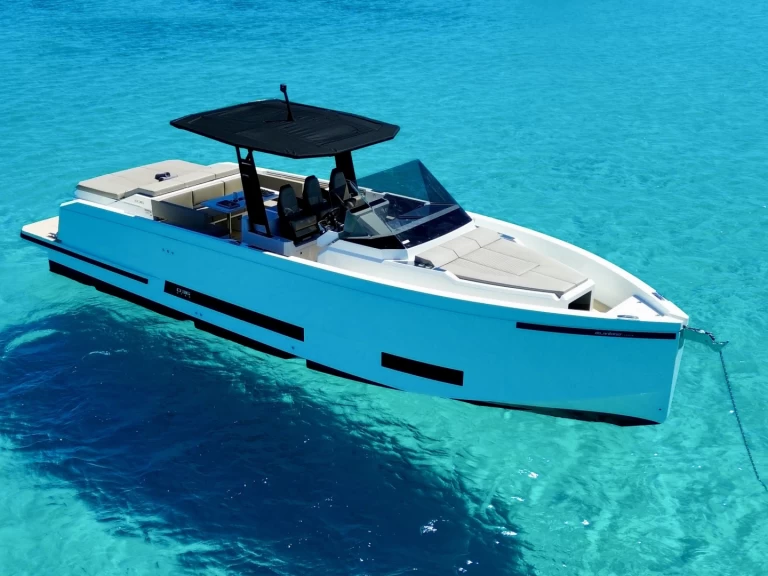 Bateau à moteur à louer à Marina Ibiza au meilleur prix