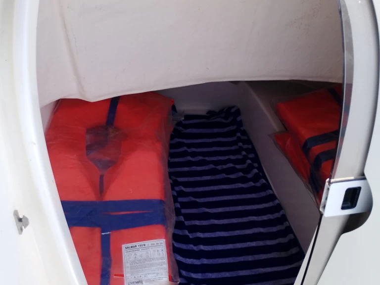 Location bateau Antibes pas cher Cap Camarat 555